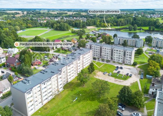 Parduodamas 2 kambarių butas renovuotame name, Kelmės miesto centre