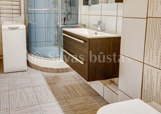 Parduodamas 2 kambarių butas ŠALIA CENTRO, 2 – AME AUKŠTE Baltupėnų g., Šiauliuose