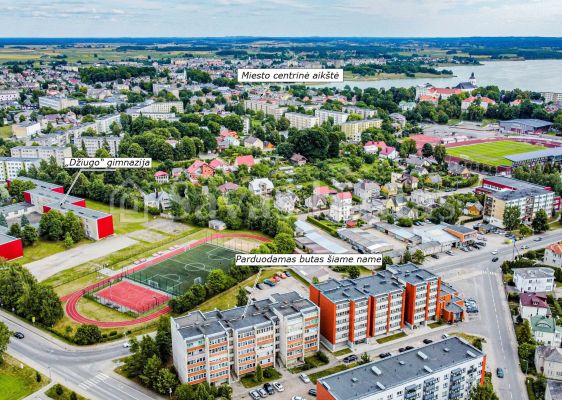 Parduodamas erdvus 3 kambarių butas, 3 - iame aukšte Žemaitės g., Telšiuose
