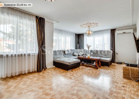 Parduodamas erdvus, mūrinis namas su 29,30 arų žemės sklypu Pievų g., Tytuvėnuose