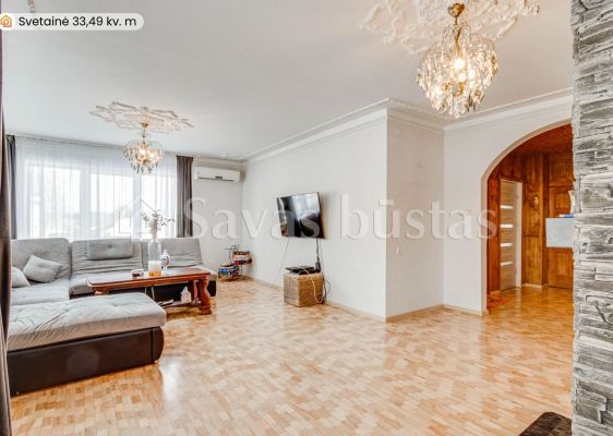 Parduodamas erdvus, mūrinis namas su 29,30 arų žemės sklypu Pievų g., Tytuvėnuose