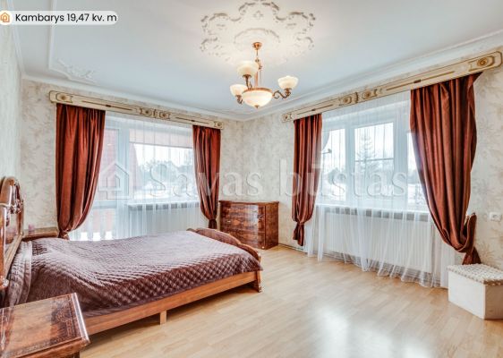 Parduodamas erdvus, mūrinis namas su 29,30 arų žemės sklypu Pievų g., Tytuvėnuose