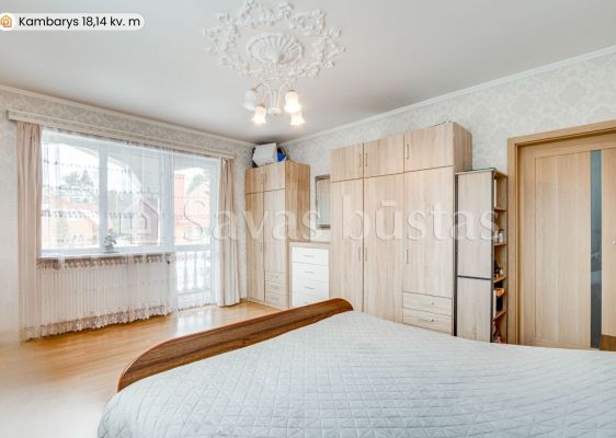 Parduodamas erdvus, mūrinis namas su 29,30 arų žemės sklypu Pievų g., Tytuvėnuose