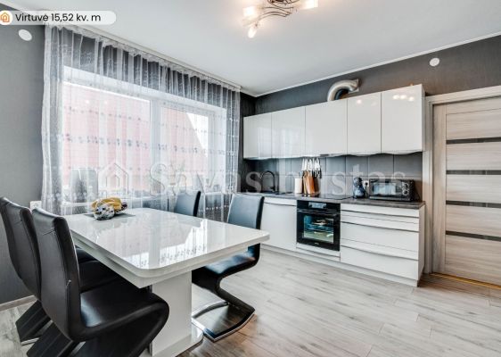 Parduodamas erdvus, mūrinis namas su 29,30 arų žemės sklypu Pievų g., Tytuvėnuose