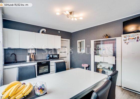 Parduodamas erdvus, mūrinis namas su 29,30 arų žemės sklypu Pievų g., Tytuvėnuose