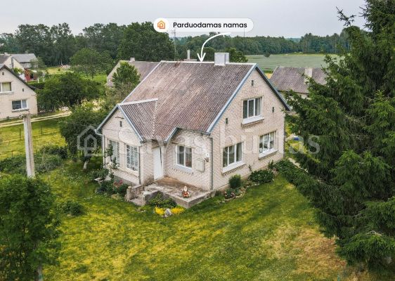 Parduodamas mūrinis namas su 35 arų sklypu Ukrinuose, Mažeikių rajone