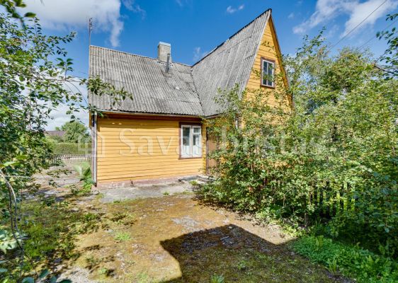 Parduodamas rąstinis namas su 10,92 arų žemės sklypu Skirolaukio g., Kuršėnuose