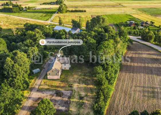 Parduodamos 398 kv.m. patalpos Bugenių k. Mažeikių r. su 48,80 a. sklypu
