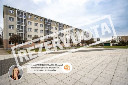 Pačiame Jonavos centre, RENOVUOTAME NAME, Ralio g.8, parduodamas 2 kambarių butas.