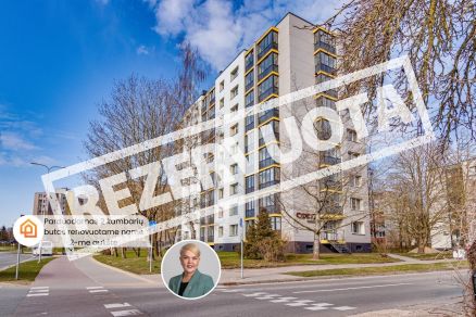 Parduodamas 2 kambarių butas Tel&scaron;iuose, Masčio g. 4, renovuotame name, 2-me auk&scaron;te