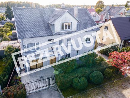 Parduodamas erdvus mūrinis gyvenamasis namas Agrastų g., &Scaron;iauliuose