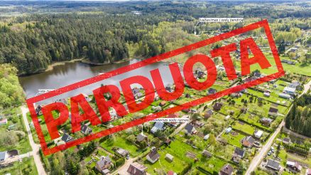 Kurtuvėnų regioniniame parke, Alyvų g. 24, Linartų kaime, &Scaron;iaulių r., parduodamas sodo namas su 6,32 arų sklypu.