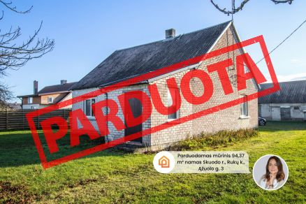 Parduodamas gyvenamasis namas Skuodo rajone, Rukų kaime, Ąžuolo gatvėje, su 18,07 arų žemės sklypu.