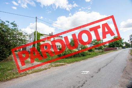 Parduodamas mūrinis namas Parko g. 31, Maneikių k., Kelmės r. (3km nuo Kelmės m.).