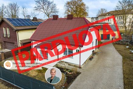 Parduodamas namas &Scaron;iauliuose, prie centrinio miesto parko, Dobilo g. 6