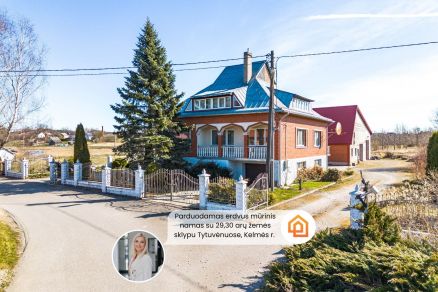 Parduodamas erdvus, mūrinis namas su 29,30 arų žemės sklypu Pievų g., Tytuvėnuose