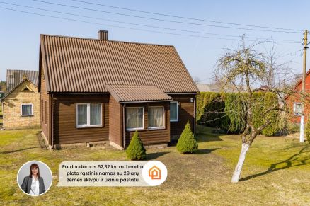 Parduodamas rąstinis gyvenamasis namas su 29 arų sklypu, Kelmės r. Kražių mstl., S.Dariaus ir S.Girėno g. 7