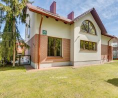 Miesto centriniame parke parduodamas kokybiškai įrengtas namas, S. Lukauskio g. 20, Šiauliuose.