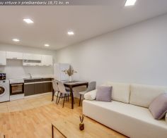 Parduodamas jaukus, tvarkingas 2 kambarių butas bendrabučio tipo name Žemaitės g. 104, Šiauliai.
